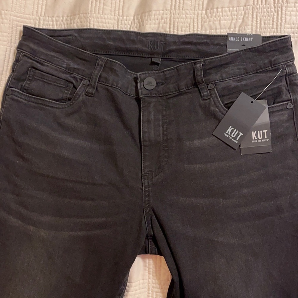 NWT Kut from the Kloth skinny ankle mid rise 9” black jean. Size 10.